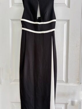 BCBGMaxAzria Black Long Gown with White Accents Dress Size 2